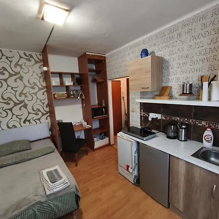 Petite Urban Oasis Daire Bratislava