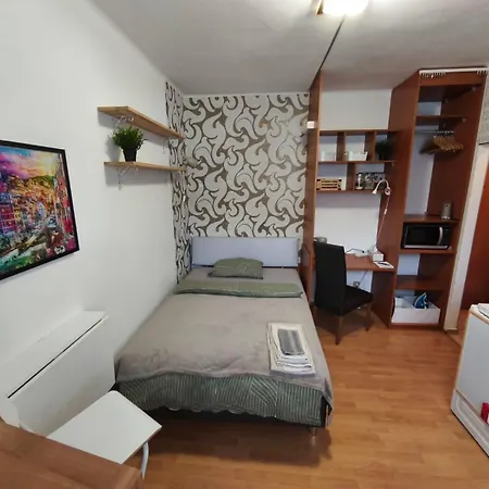 Petite Urban Oasis *