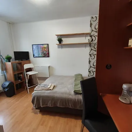 Petite Urban Oasis Apartment Bratislava