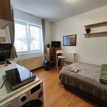 Petite Urban Oasis Apartment Bratislava