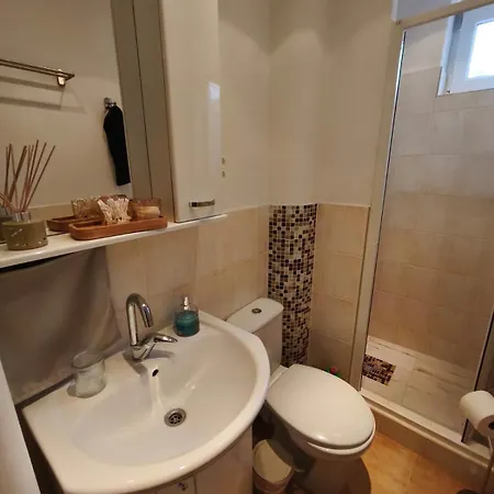 Petite Urban Oasis Apartment *