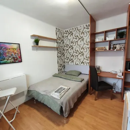 Petite Urban Oasis Apartment