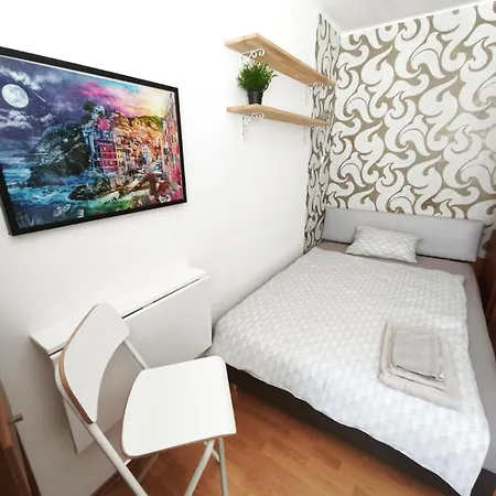 Apartment Petite Urban Oasis