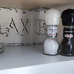 Petite Urban Oasis Apartman *