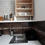 Petite Urban Oasis Apartman