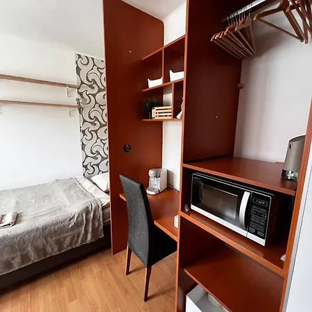 Apartment Petite Urban Oasis *